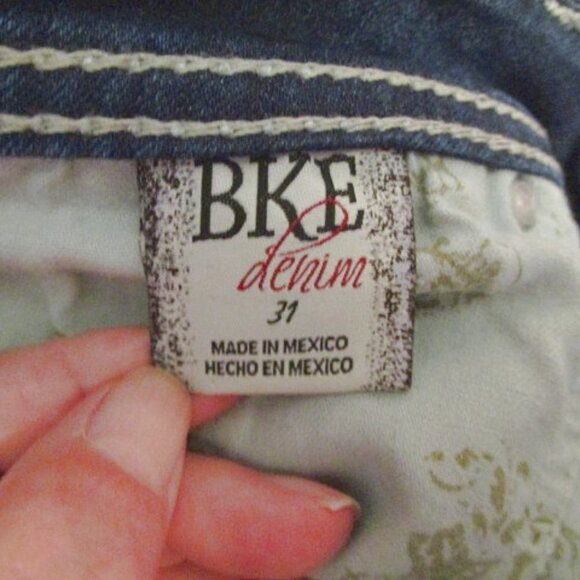 BKE Buckle HARPER Capri Size 31 JEANS Comfort Waist STRETCH Curvy MID RISE Denim - Picture 4 of 10